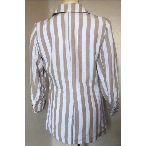 Striped Light Blazer, Size 6 - Picture 4 of 6